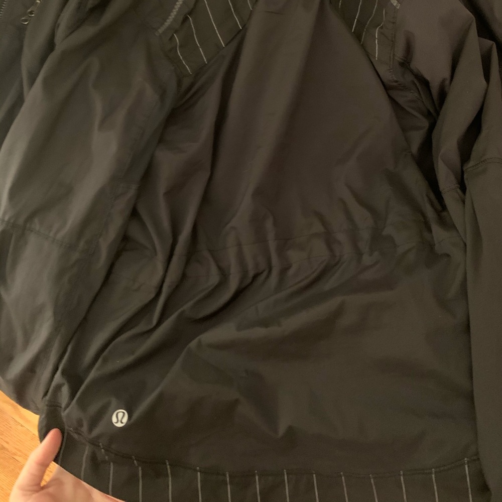 Lululemon Black rain jacket - Picture 4 of 4